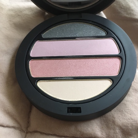 Eyeshadow Pallet - Picture 2 of 2